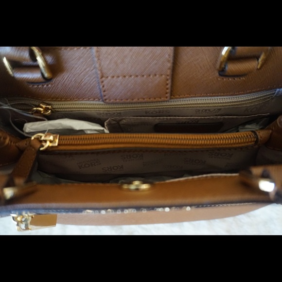 ⭐️MICHAEL KORS HAILEE LUGGAGE SATCHEL⭐️ - Picture 7 of 8